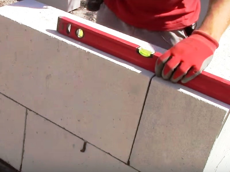 Кладка стен и перегородок из газоблока, пазогребневых плит и кирпича 